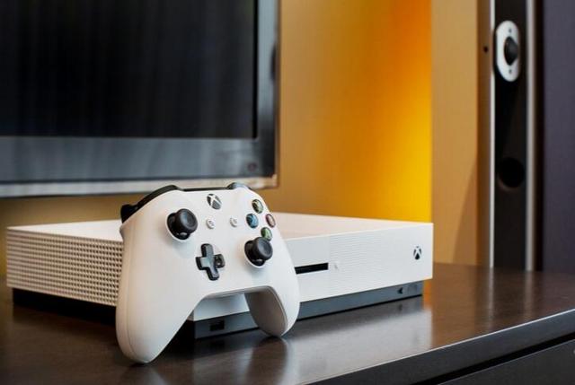 微軟發(fā)布Xbox One S:尺寸小的Xbox游戲機